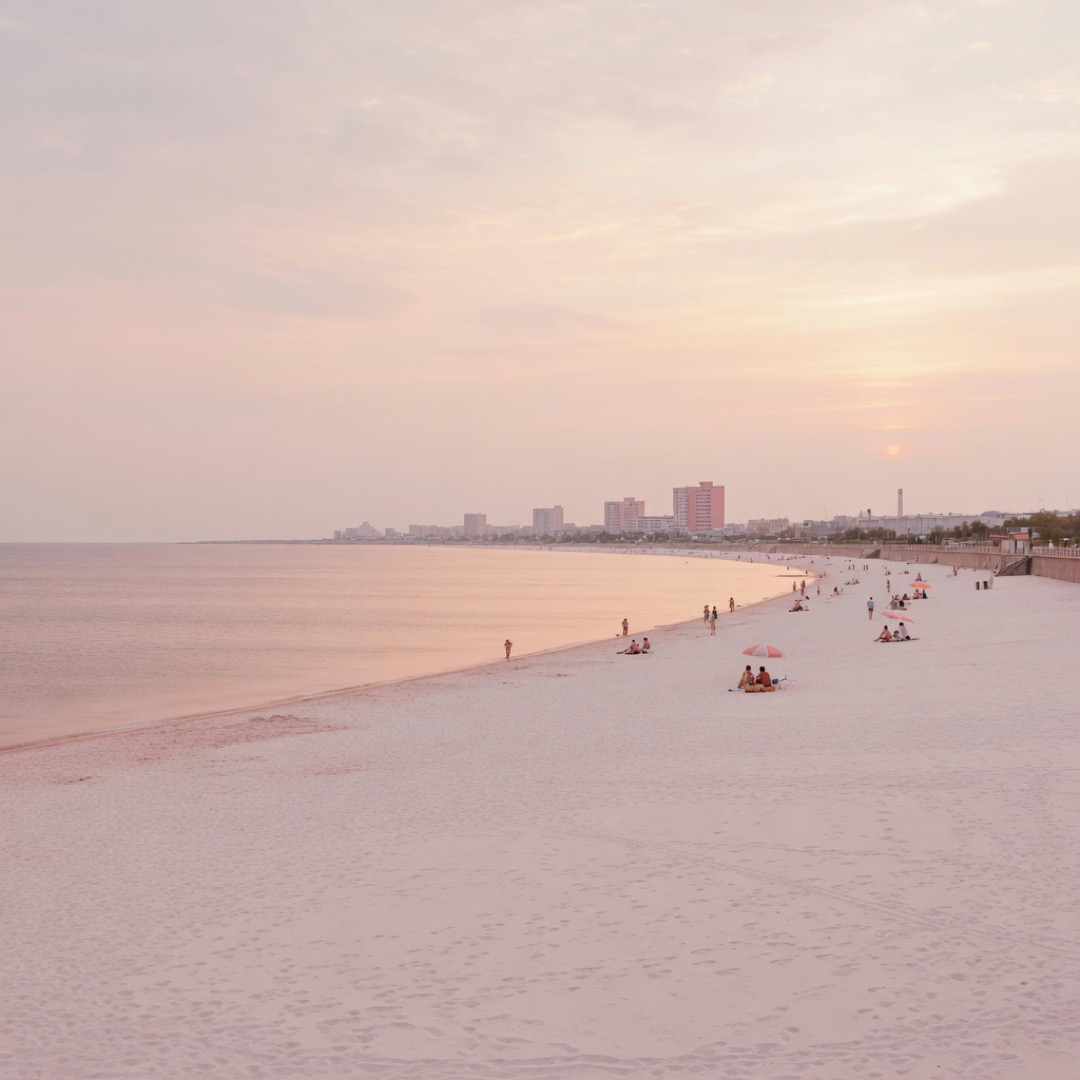 The wide sand and calm water of Amager Strandpark