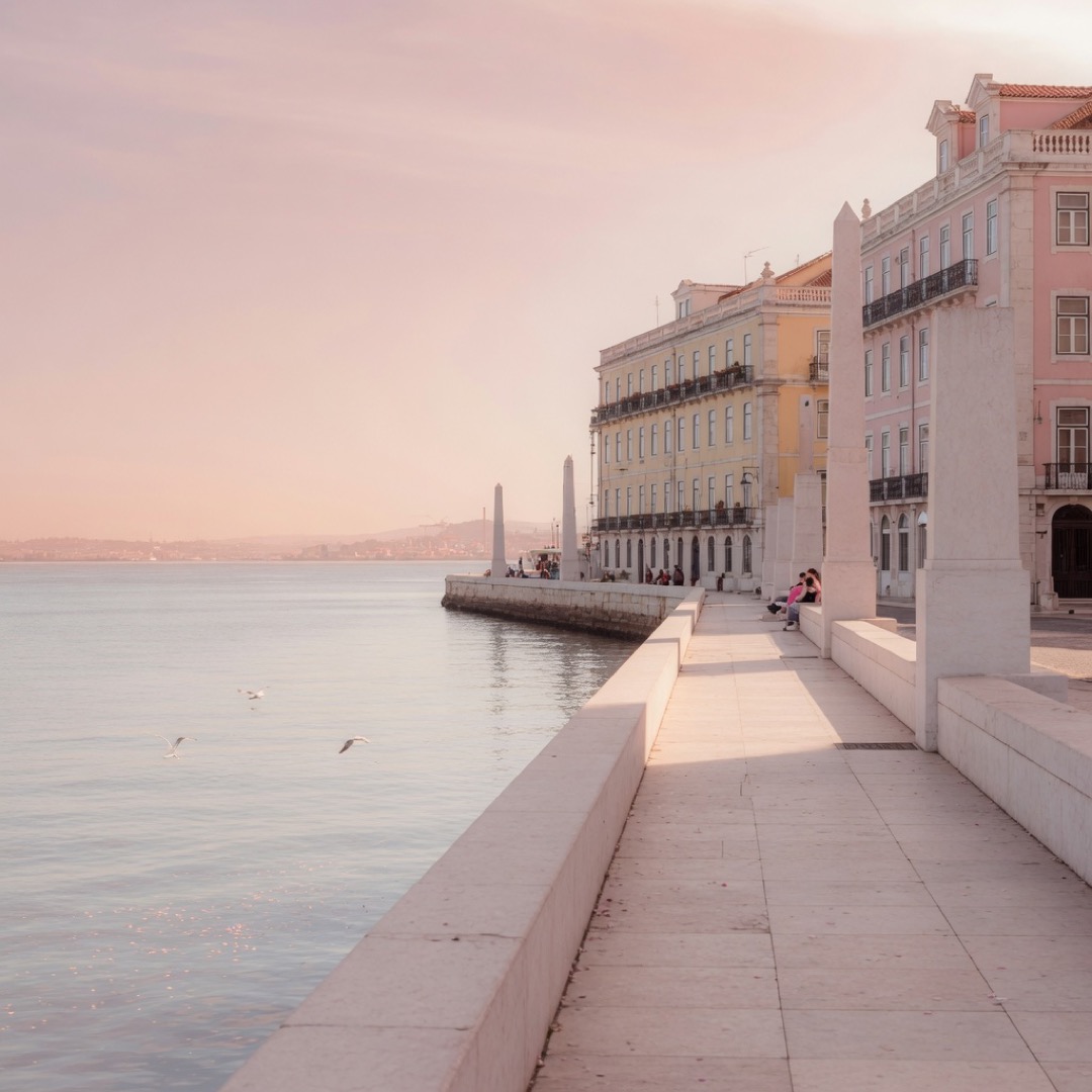 Flat riverside promenade in Belém with monuments along the Tagus