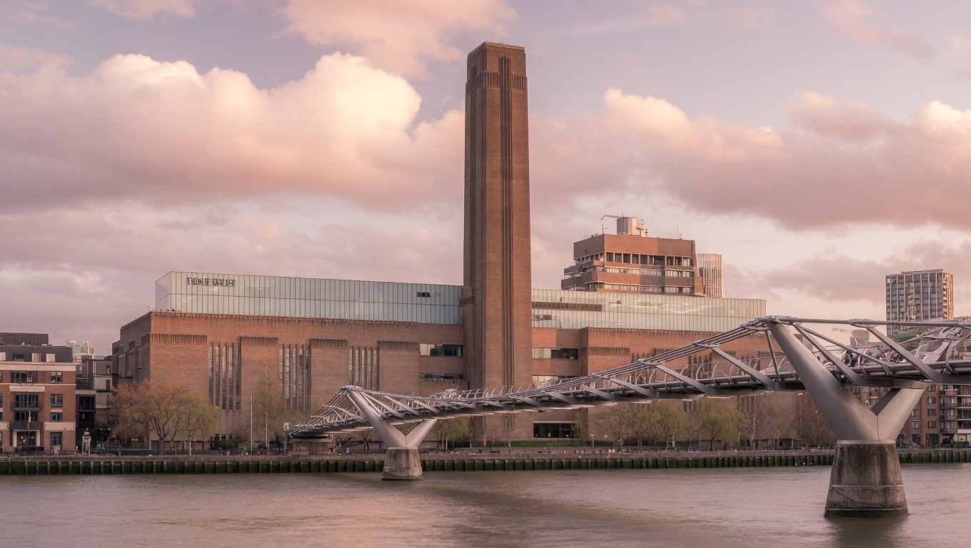 Tate Modern building on the Bankside riverfront