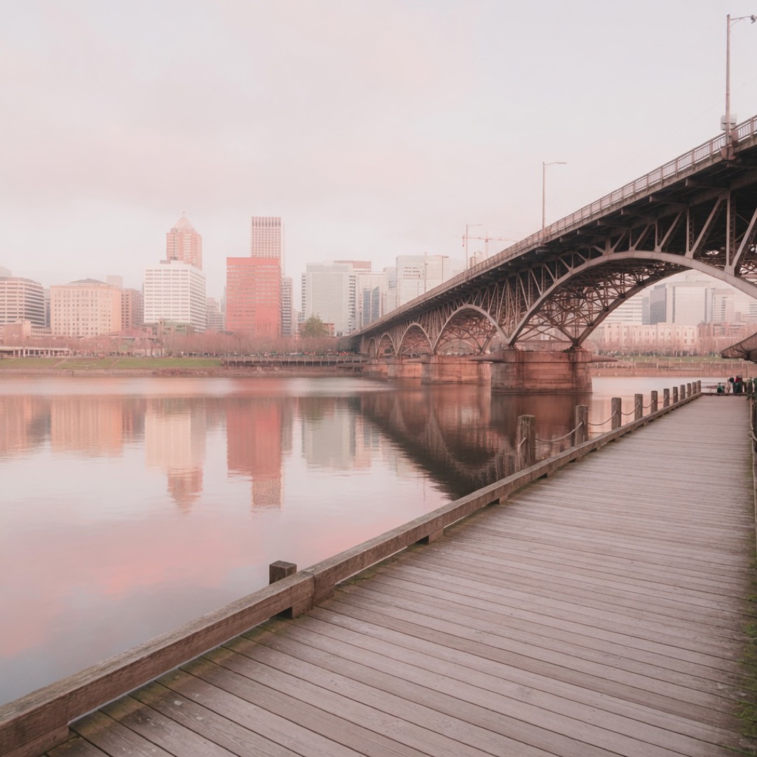 River path along the Eastbank Esplanade, Portland